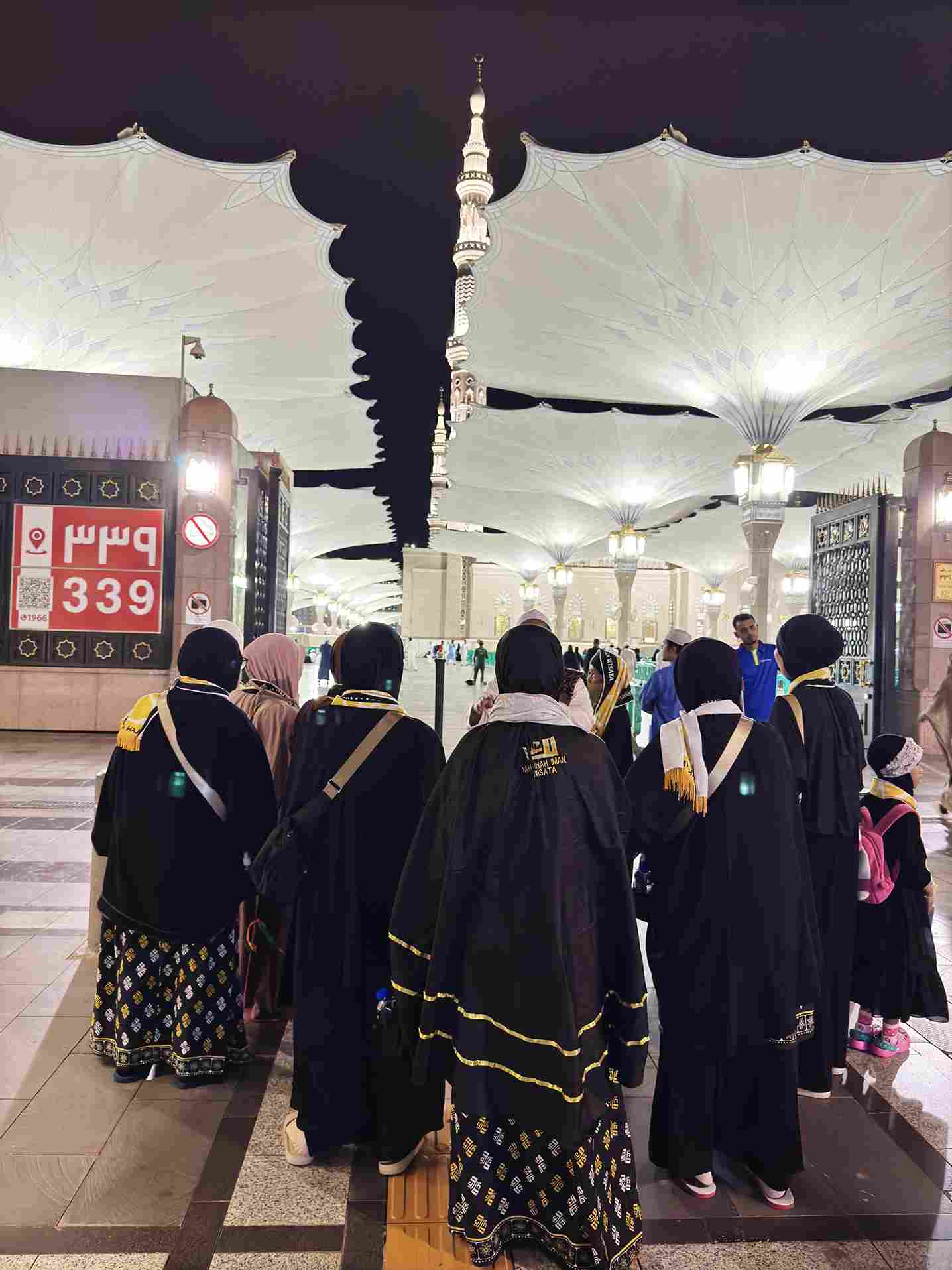 Jamaah Wanita MIW Masuk Masjid Nabawi Malam Gate 339 April 2025 | Pelajari Prosedur Haji Lengkap di Sini