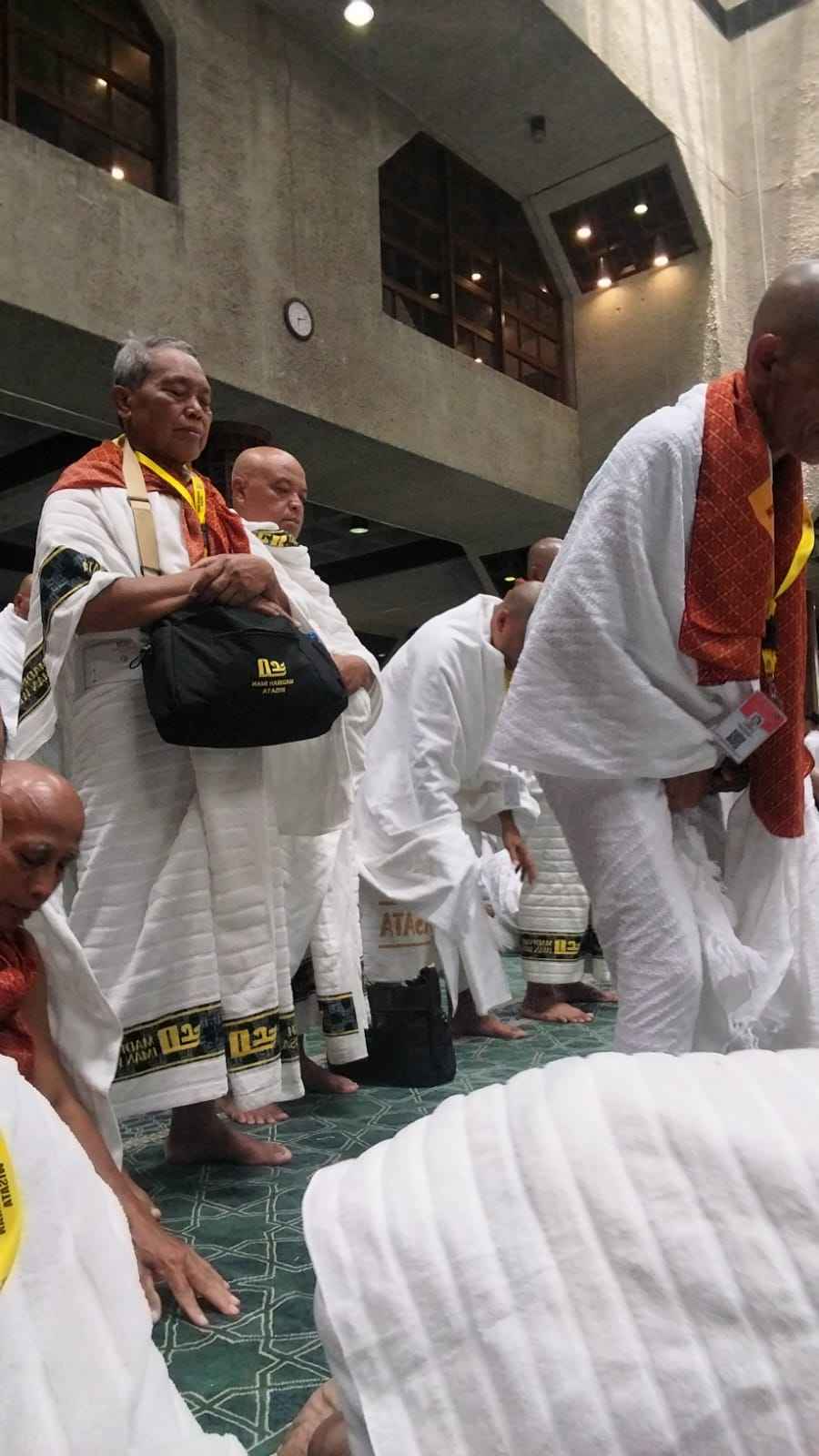 Grup Jamaah 15 Jamaah Masjid Persiapan Ibadah Indoor | Pelajari Cara Memilih Jadwal Umroh yang Tepat