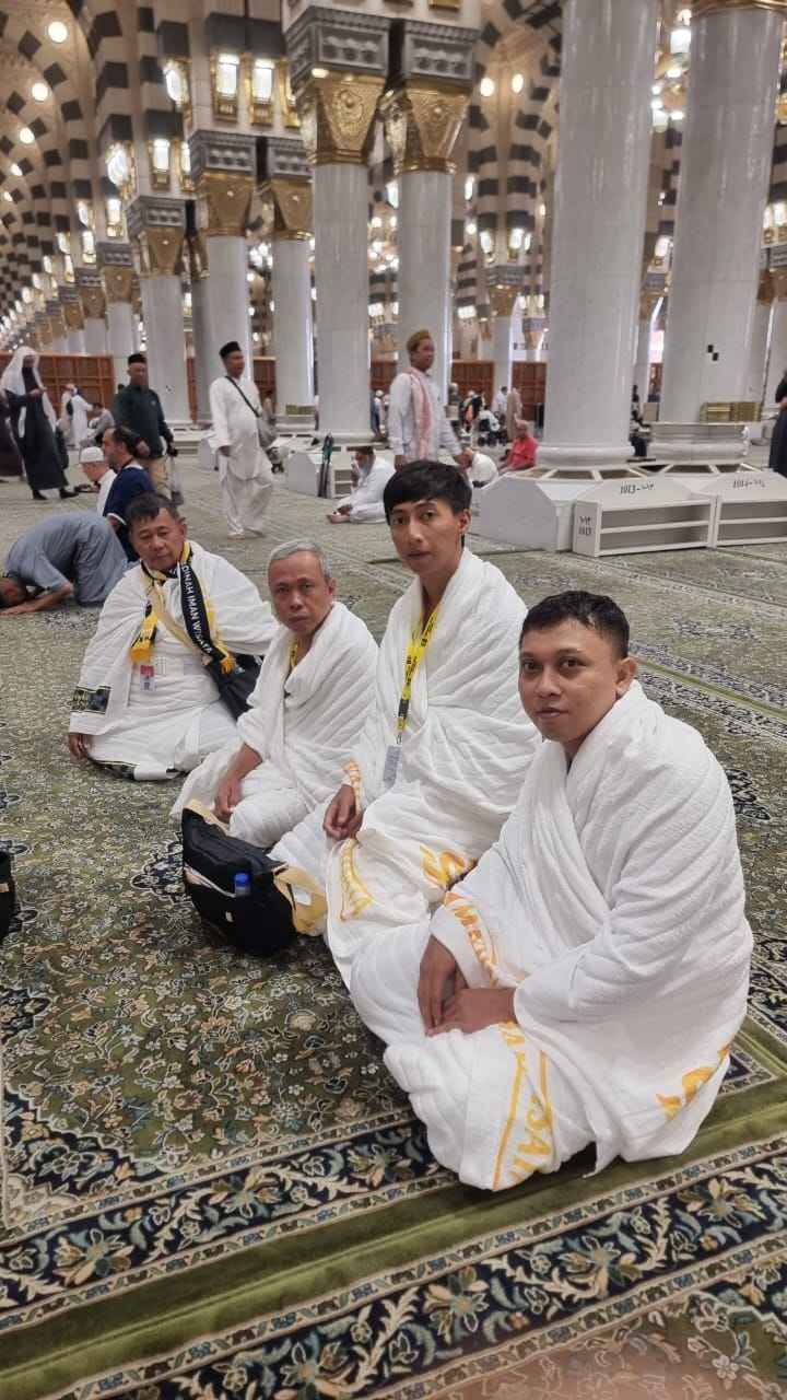 Grup Jamaah 4 Orang Masjidil Haram Ihram Lanyard Indoor | Apa yang Harus Dilakukan Jika Agen Umroh Tutup?