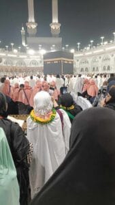 Grup Jamaah Kabah Tawaf Masjidil Haram | Pelajari Perbedaan BPIH dan BIPIH di Sini