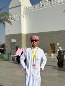 Jamaah Pria 1 Orang Arsitektur Islam Lanyard Siang | Mengapa MIW Dipercaya Banyak Jamaah?