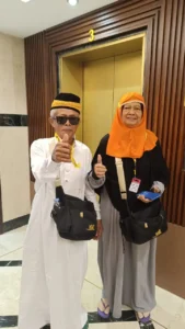 Jamaah MIW Travel Solo Berfoto Bersama | Urutan Umroh Lengkap Lengkap