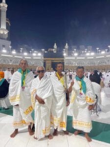 Jamaah MIW Solo Berfoto Bersama | Sejarah Singkat Ka’bah yang Wajib Jamaah Ketahui!